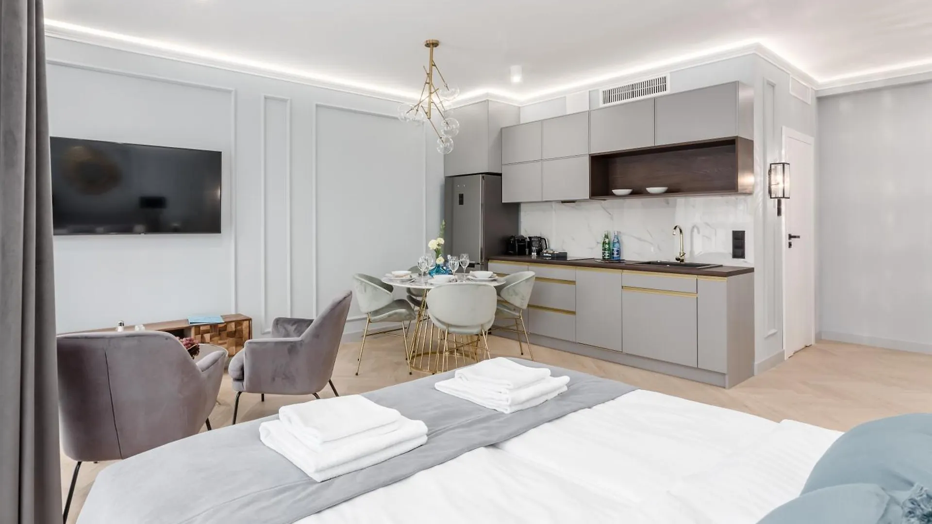 Deo Plaza Premium By Rent Like Home 그단스크 아파트호텔